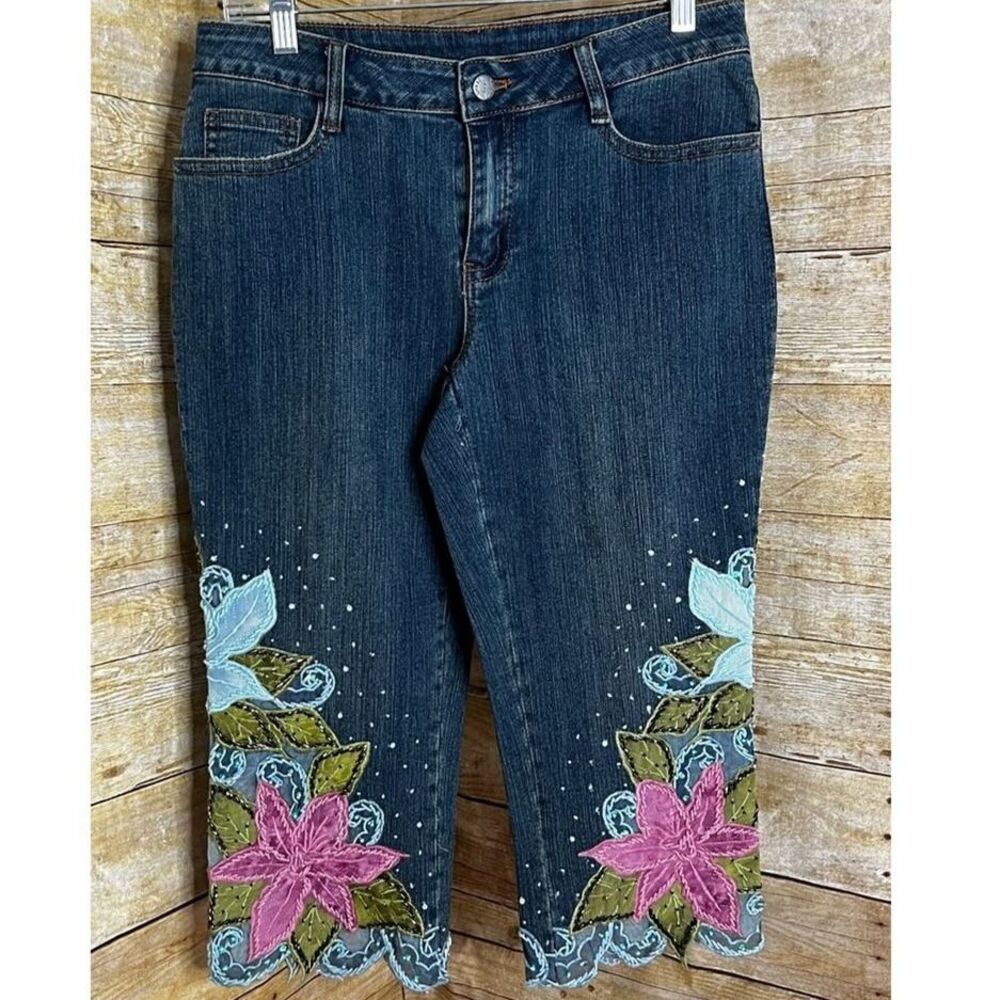 AZI MID-RISE FLORAL BEADED EMBELLISHED COLORFUL SCALLOPED BOUTIQUE CAPRI JEANS